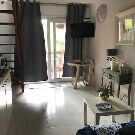 Σπίτι διακοπών Mini Pour 4 A 300m De La Avec Piscine