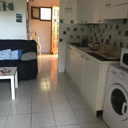 Holiday home Mini Pour 4 A 300m De La Avec Piscine